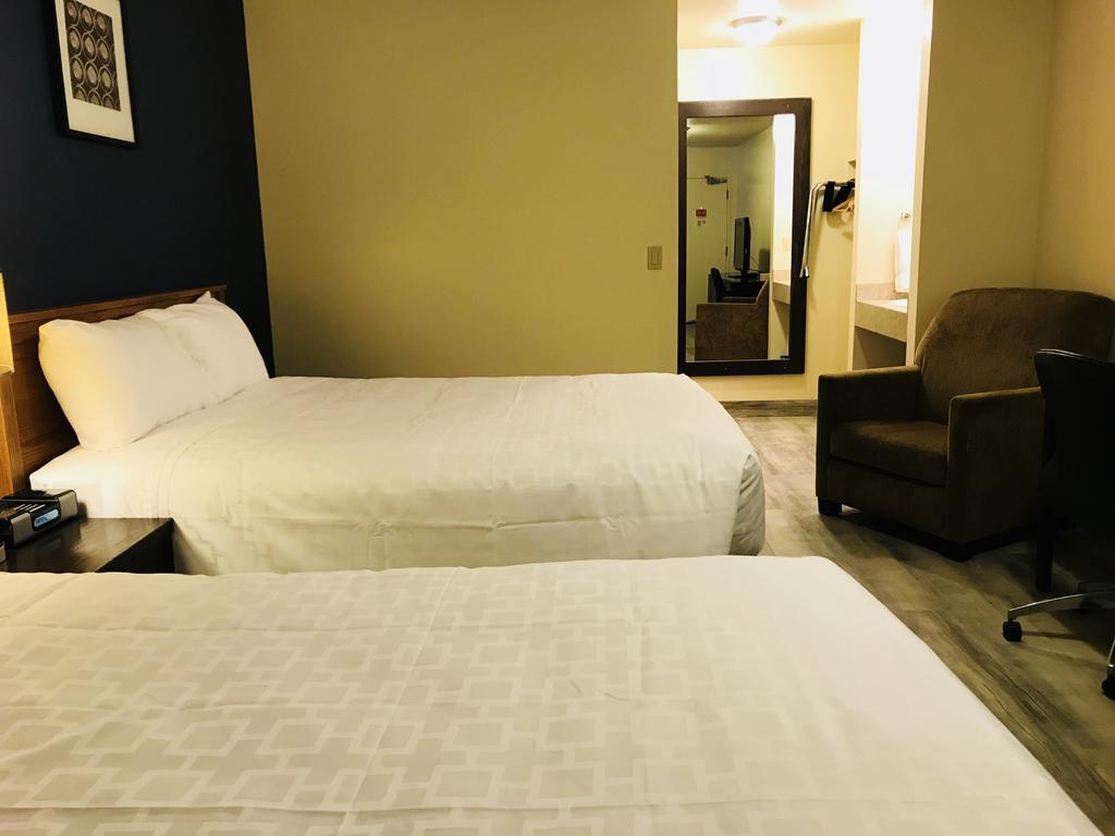 Empire Inn&Suites Penhold Extérieur photo