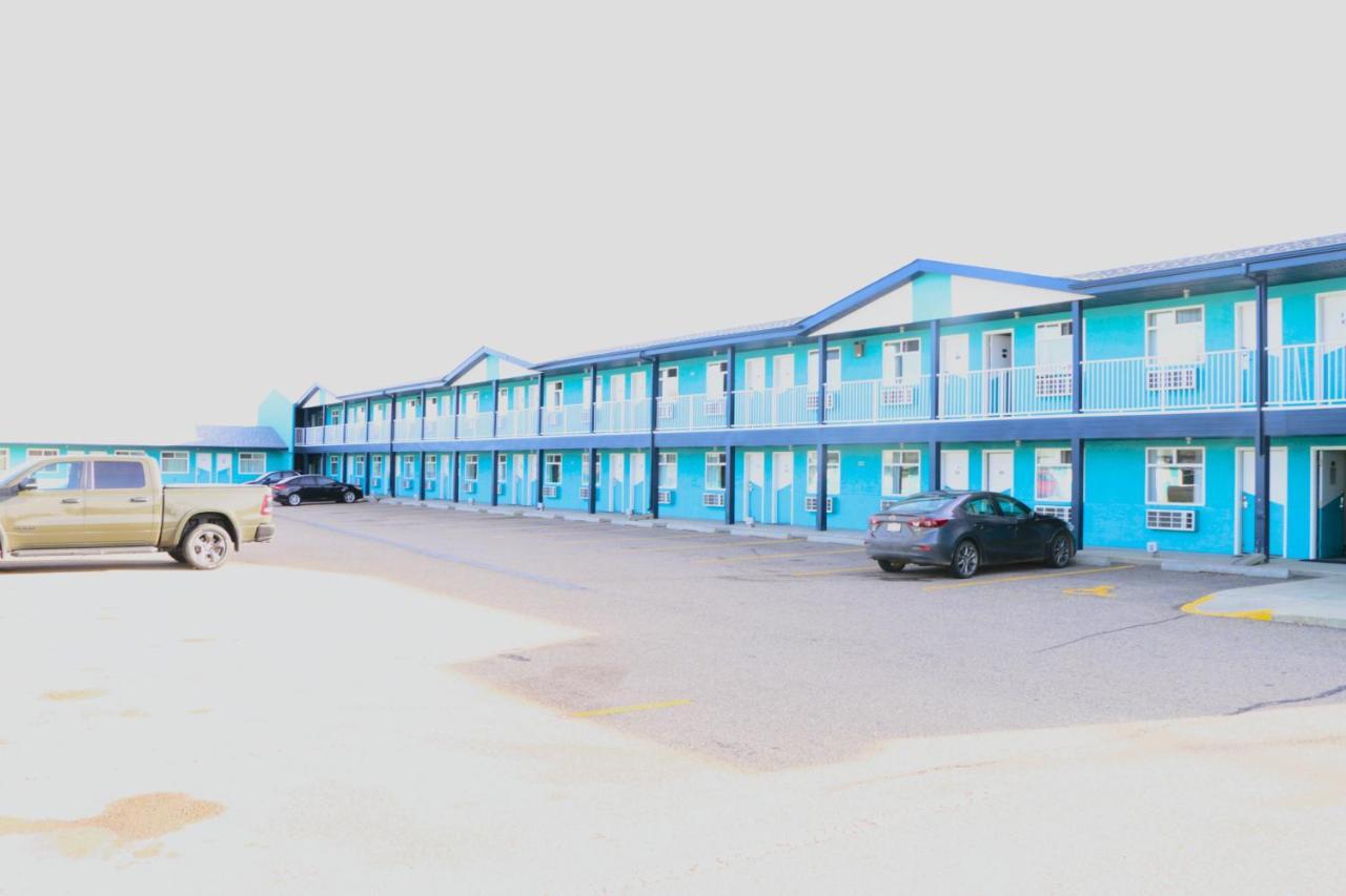Empire Inn&Suites Penhold Extérieur photo