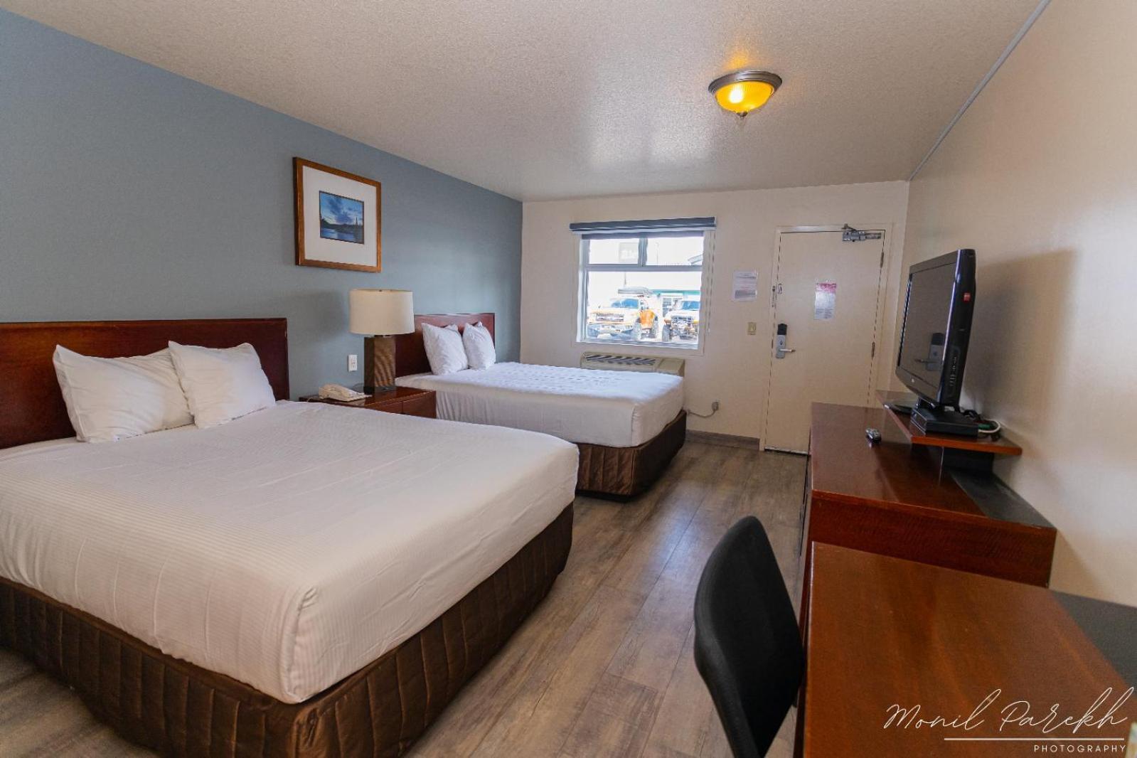 Empire Inn&Suites Penhold Extérieur photo