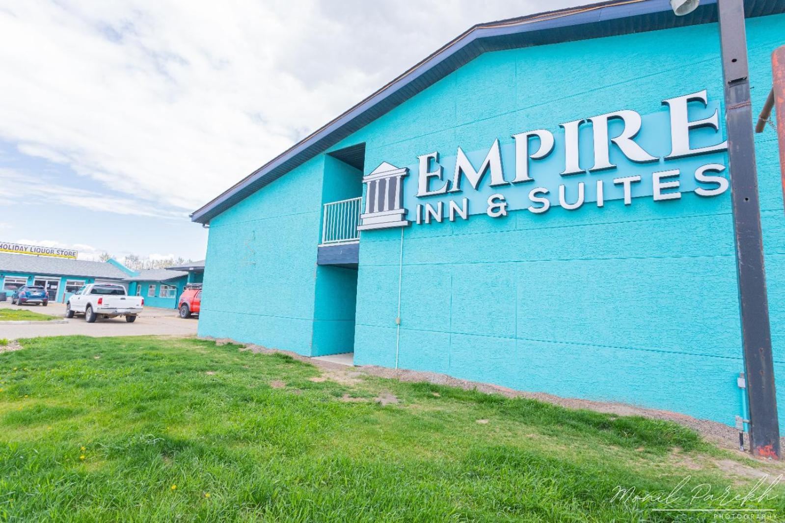Empire Inn&Suites Penhold Extérieur photo
