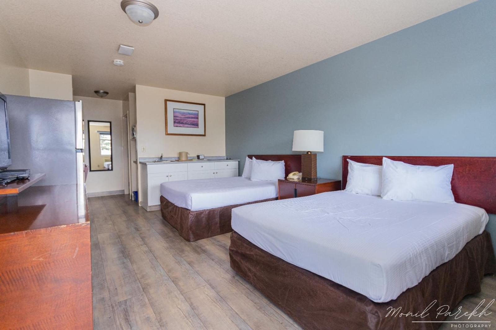 Empire Inn&Suites Penhold Extérieur photo