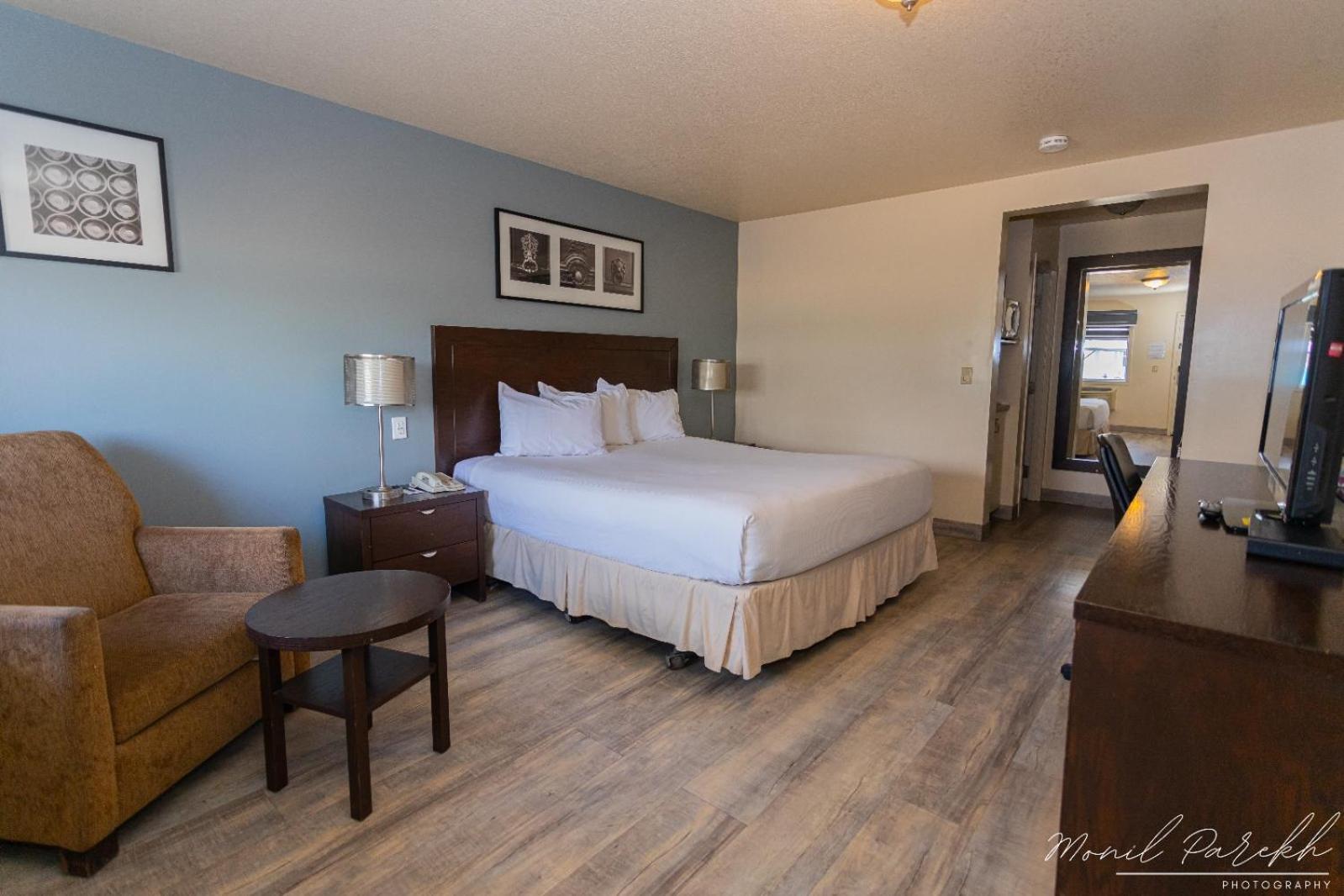 Empire Inn&Suites Penhold Extérieur photo