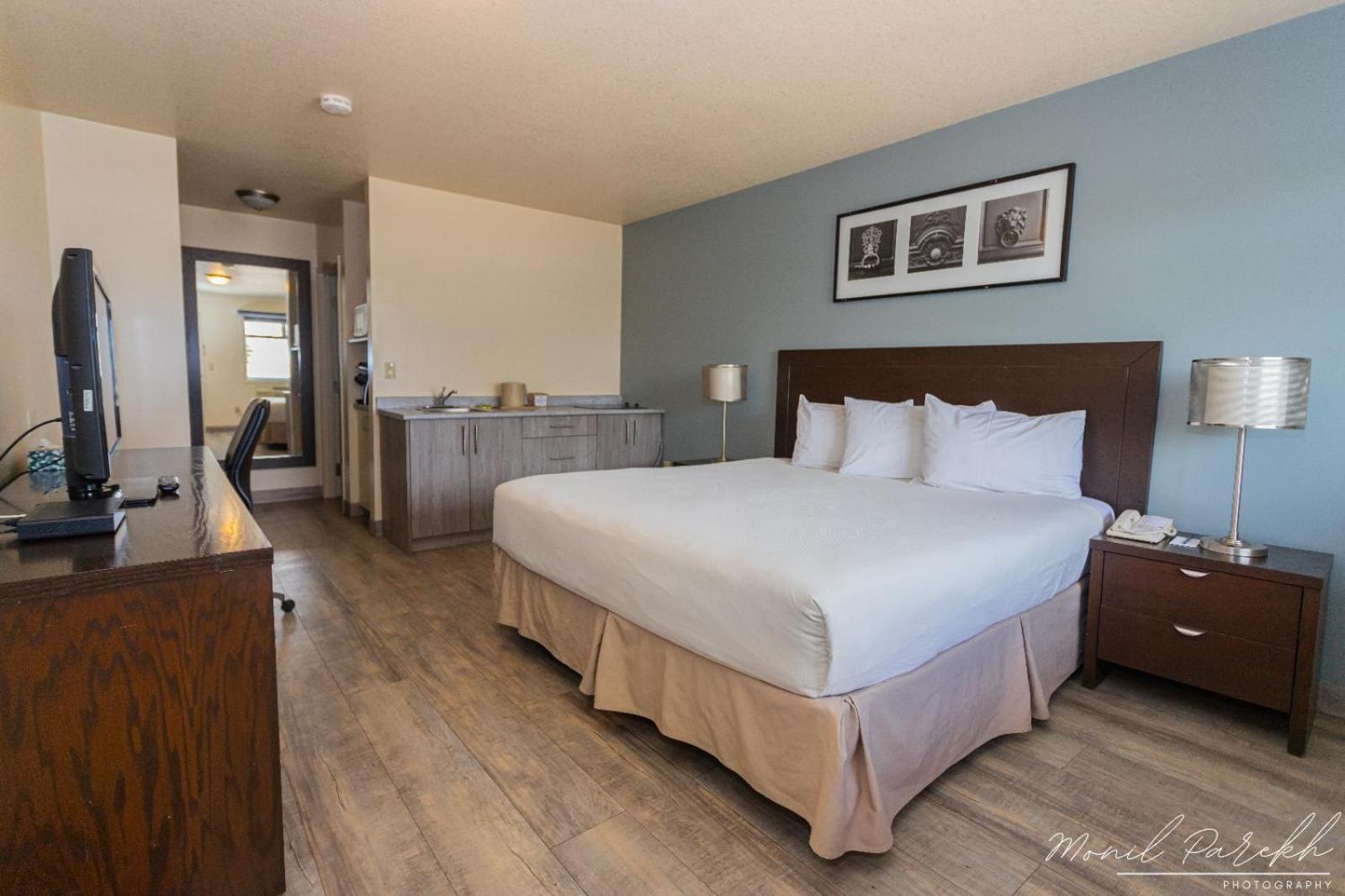 Empire Inn&Suites Penhold Extérieur photo