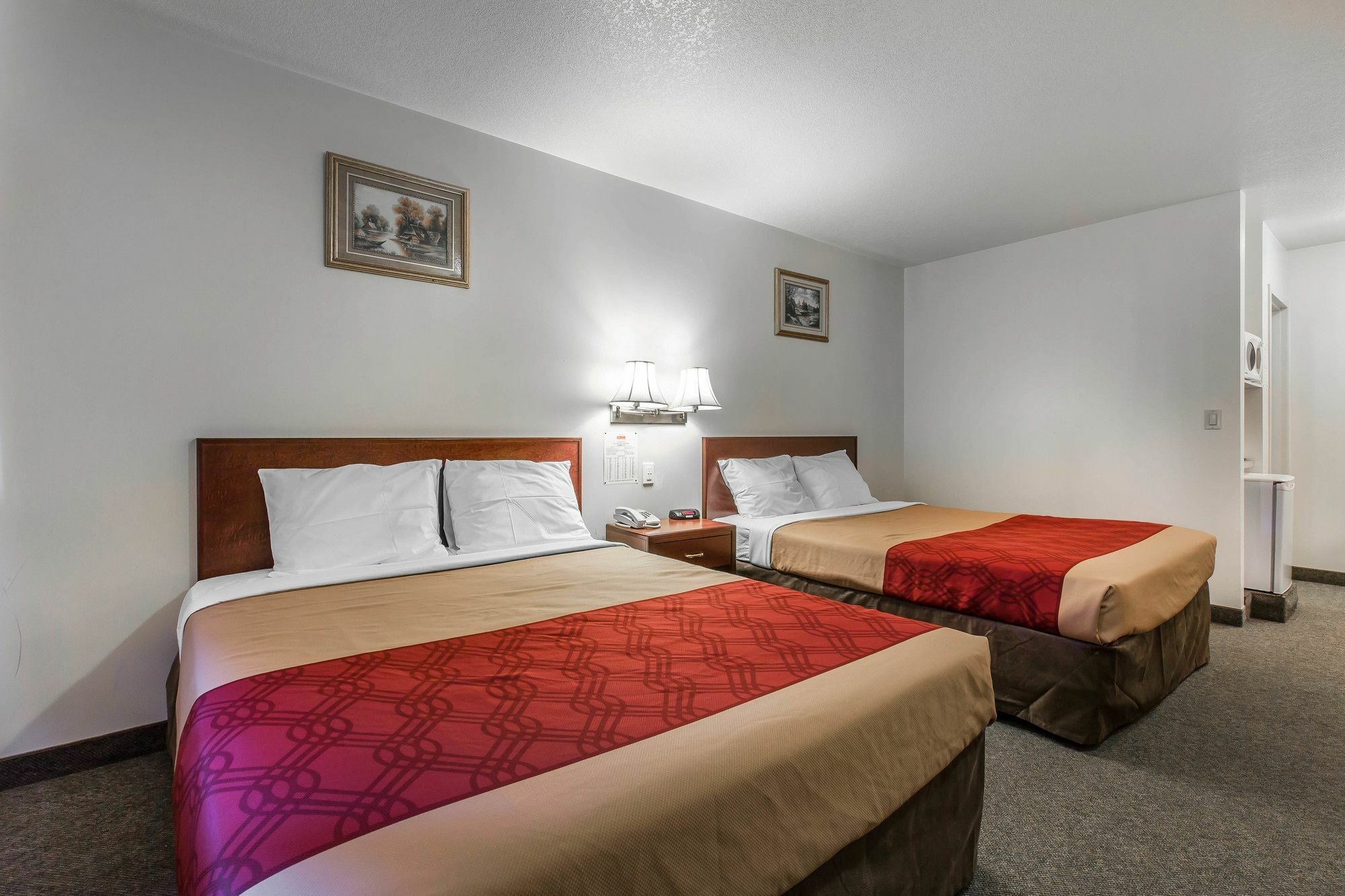 Empire Inn&Suites Penhold Extérieur photo