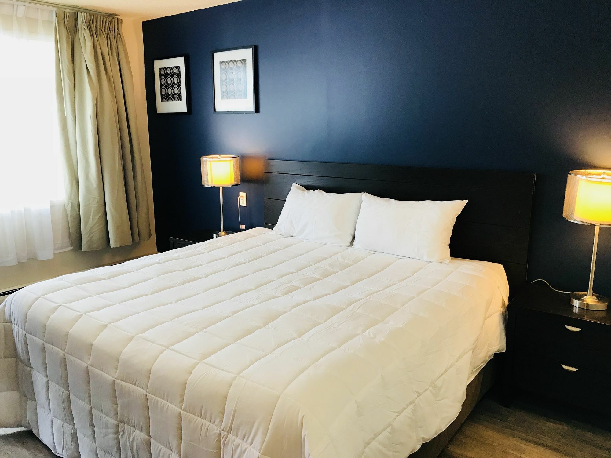 Empire Inn&Suites Penhold Extérieur photo